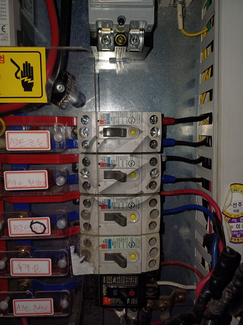 공장 설비 전기 이상 원인 점검 공사 시공 사진 8