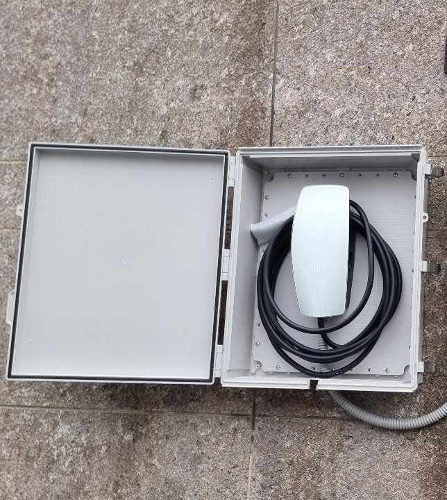 테슬라 월커넥터 전기차 충전기 A/S 공사 시공 사진 7