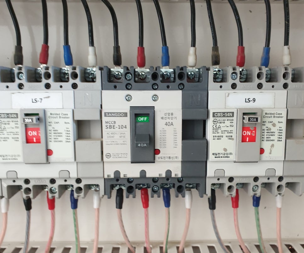 클린룸 전기 설비 시공 공사 시공 사진 2