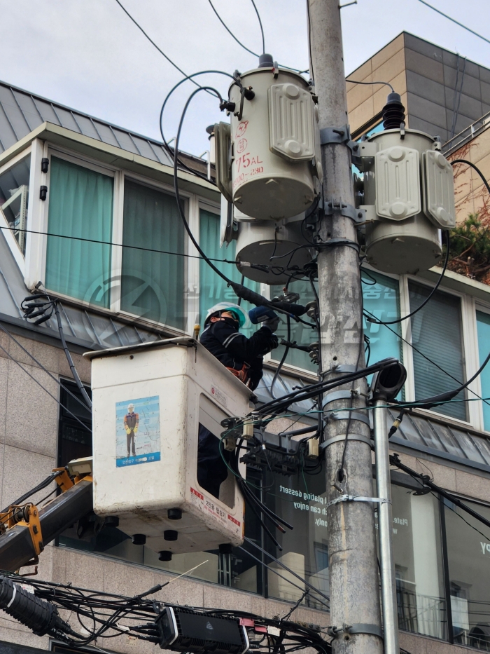 신사동 상가건물 전기 증설 및 인입선 교체 공사 시공 사진 8