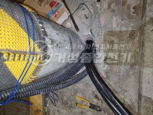 상가 건물 전기 인입선 교체 및 증설 공사 시공 사진 9