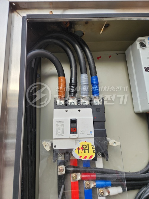 상가 건물 전기 인입선 교체 및 증설 공사 시공 사진 11