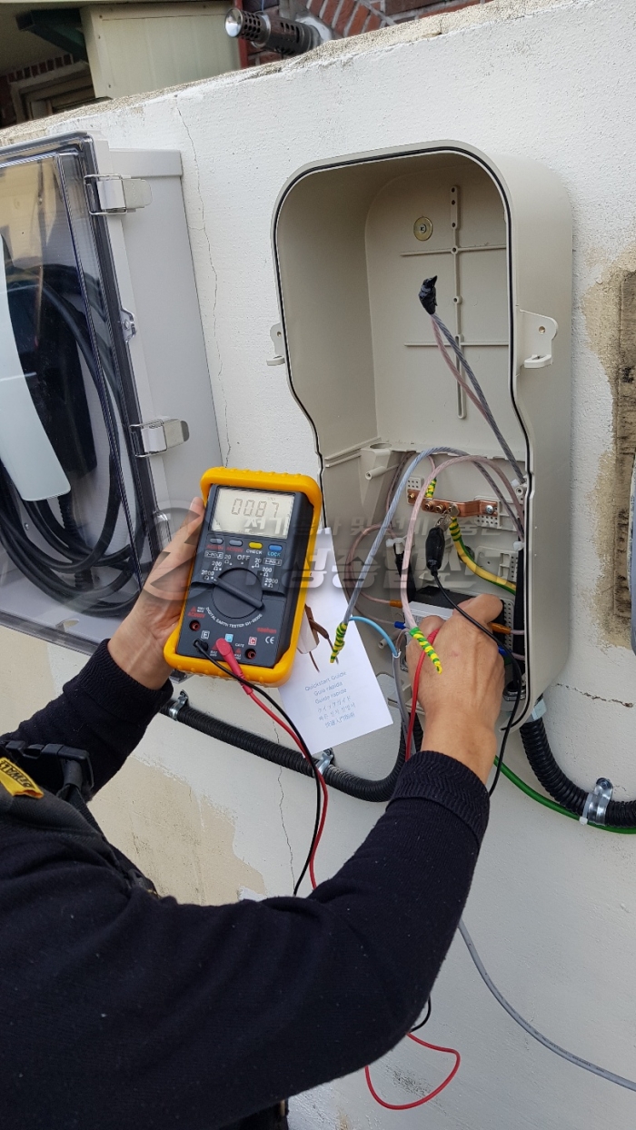 부산 사설 주차장 테슬라 월커넥터 설치 공사 시공 사진 4