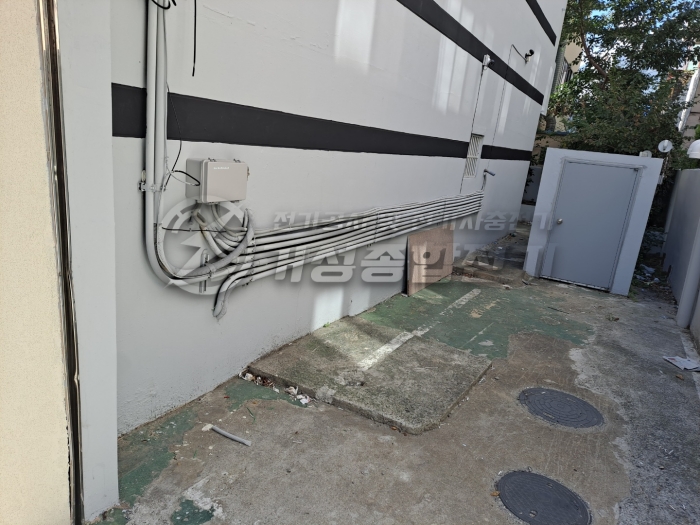 부산 상가건물 테슬라 월커넥터 7kW 설치 공사 시공 사진 3