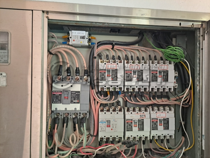 부산 상가건물 테슬라 월커넥터 7kW 설치 공사 시공 사진 4