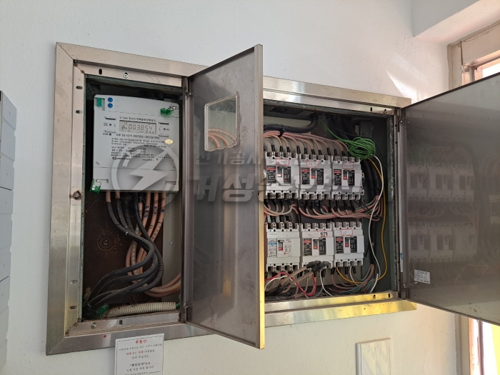 부산 상가건물 테슬라 월커넥터 7kW 설치 공사 시공 사진 8