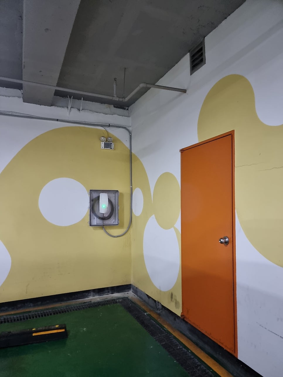 수원 상가 지하주차장 테슬라 월커넥터 설치 공사 시공 사진 9