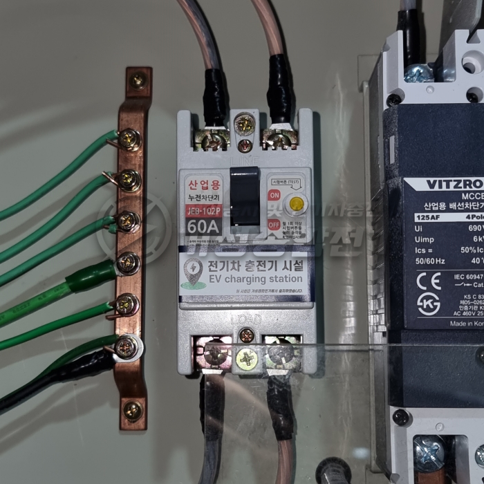 김해 상가건물 테슬라 월커넥터 11kW 설치 공사 시공 사진 6