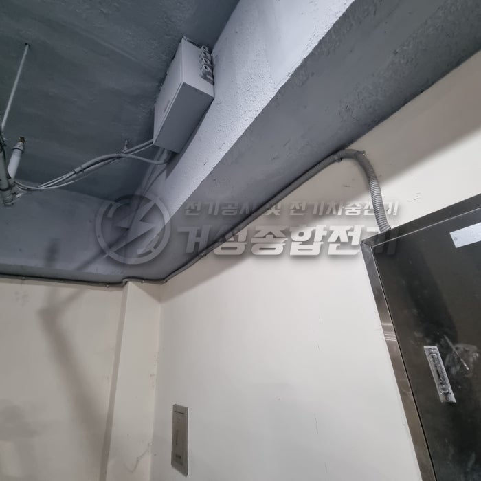 김해 상가건물 테슬라 월커넥터 11kW 설치 공사 시공 사진 9