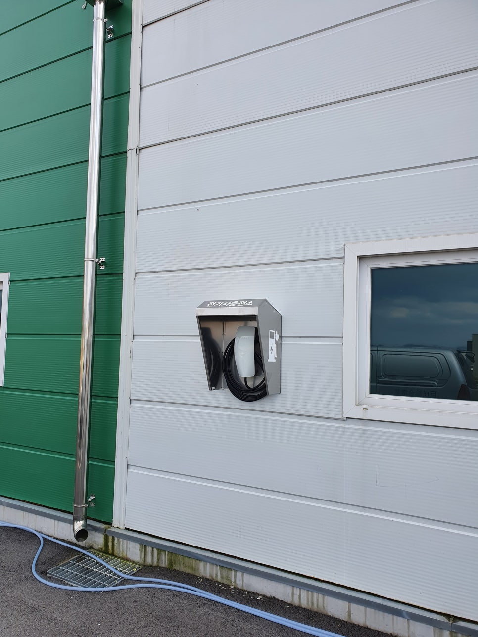 다중이용시설 공용 전기차 충전기 설치 공사 시공 사진 13