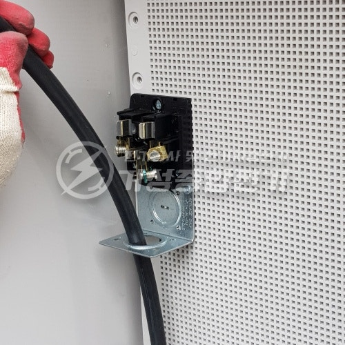 테슬라 NEMA 콘센트 충전기 설치 공사 시공 사진 15