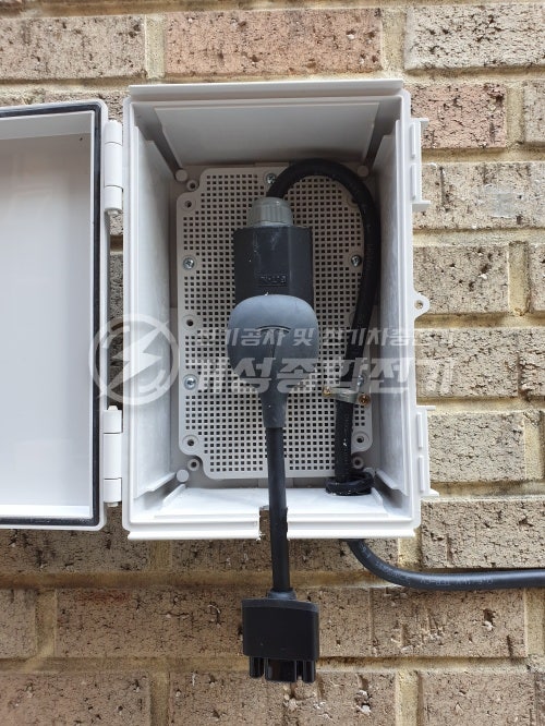 테슬라 NEMA 콘센트 충전기 설치 공사 시공 사진 17