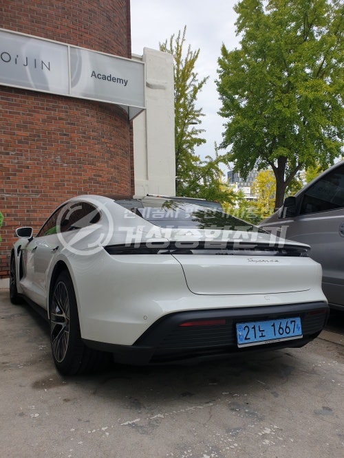 영업장 포르쉐 타이칸 완속 EV충전기 설치 공사