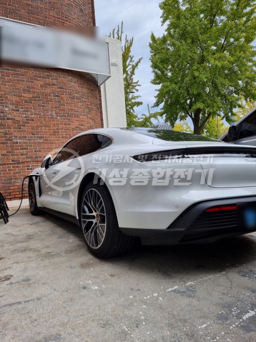 영업장 포르쉐 타이칸 완속 EV충전기 설치 공사 시공 사진 16