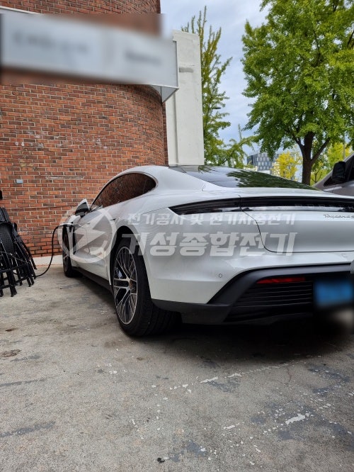 영업장 포르쉐 타이칸 완속 EV충전기 설치 공사 시공 사진 17