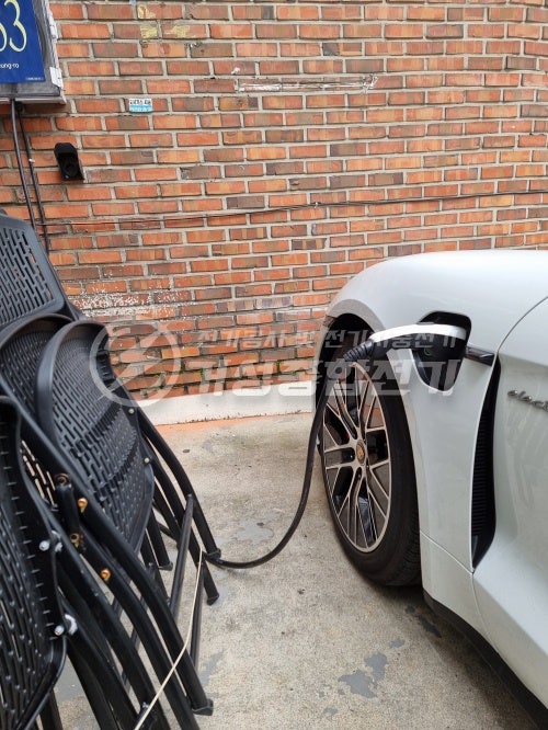 영업장 포르쉐 타이칸 완속 EV충전기 설치 공사 시공 사진 18