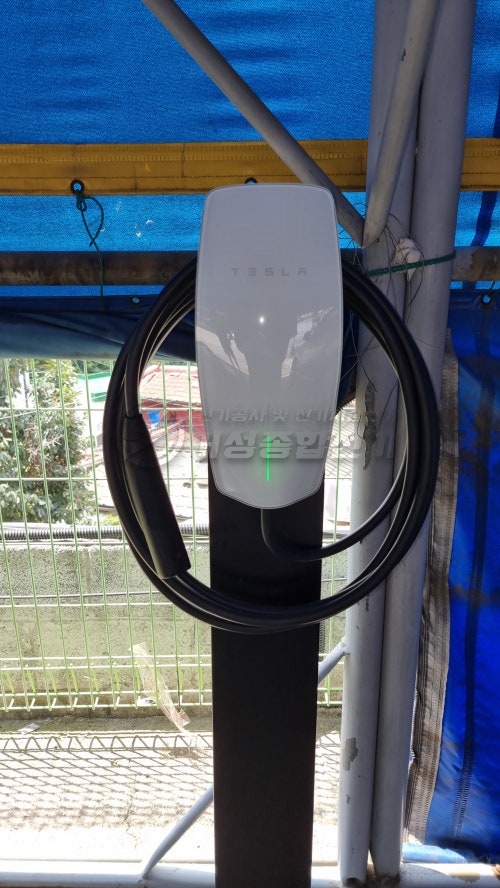 이태원동 테슬라 월커넥터 스탠드 설치 공사 시공 사진 16
