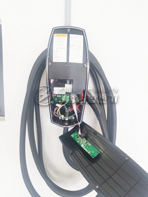 수원 타운하우스 테슬라 월커넥터 설치 공사 시공 사진 7