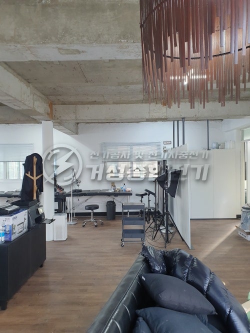 연남동 타투샵 선식변경 및 전기 증설 공사 시공 사진 2