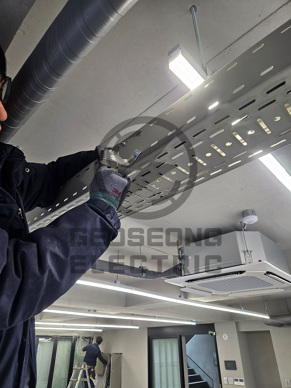 케이블 트레이 하이텍 트레이 인테리어 전기 공사 시공 사진 11