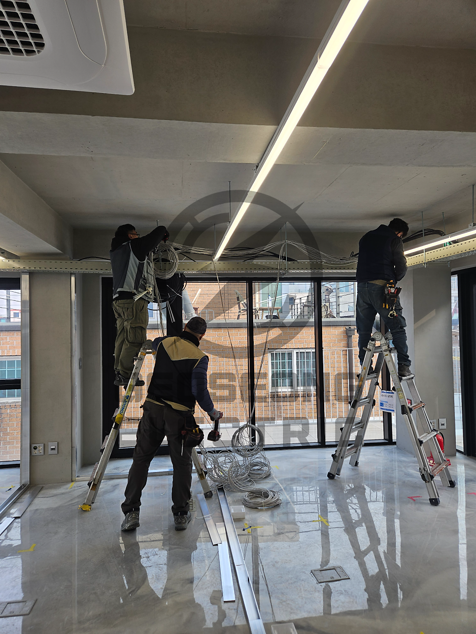 케이블 트레이 하이텍 트레이 인테리어 전기 공사 시공 사진 12