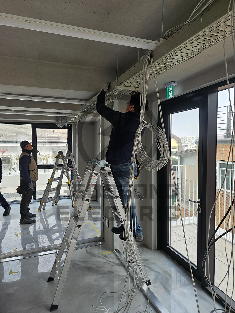케이블 트레이 하이텍 트레이 인테리어 전기 공사 시공 사진 13
