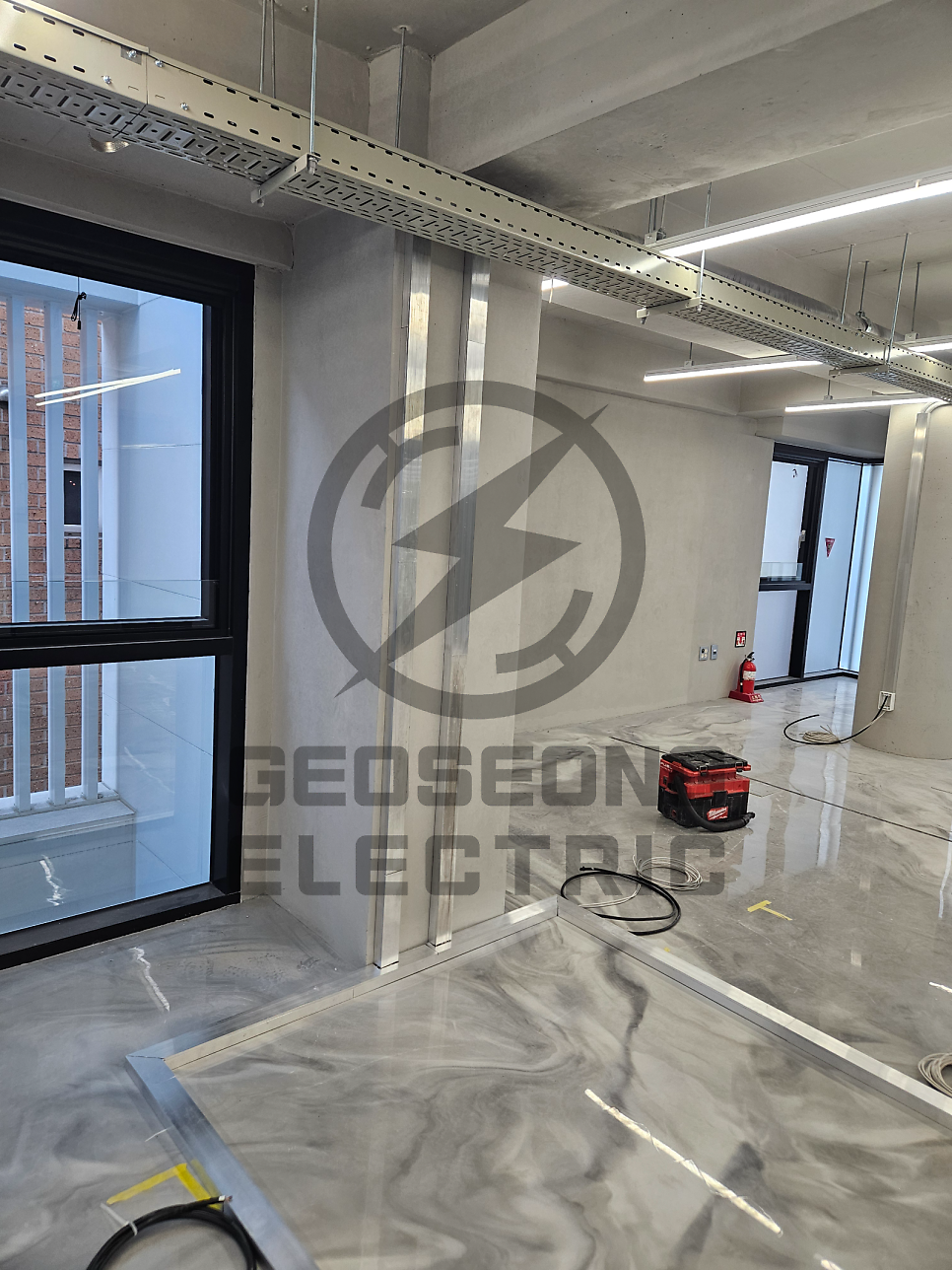 케이블 트레이 하이텍 트레이 인테리어 전기 공사 시공 사진 16