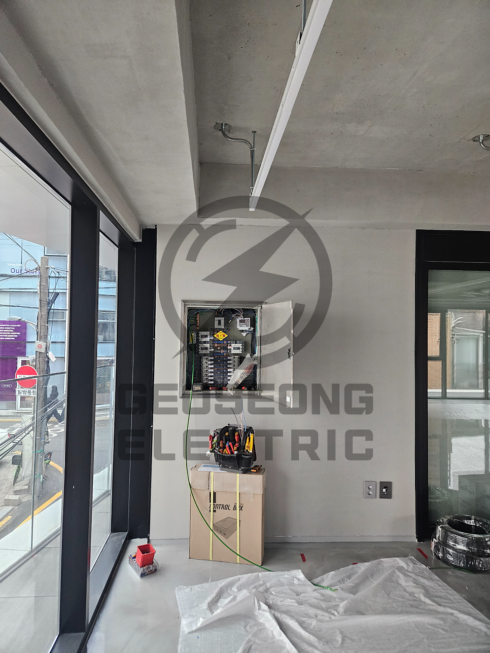 케이블 트레이 하이텍 트레이 인테리어 전기 공사 시공 사진 7