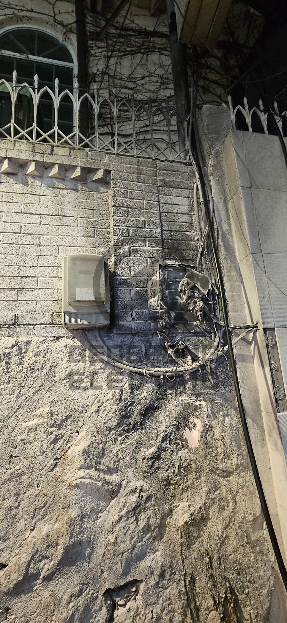 상가·공장 겨울철 긴급 전기 인입선 공사 시공 사진 3