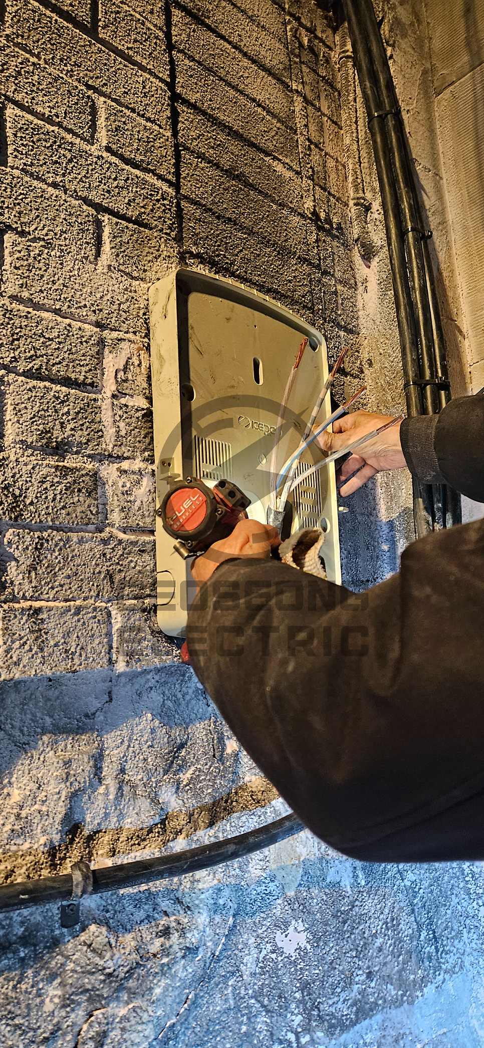 상가·공장 겨울철 긴급 전기 인입선 공사 시공 사진 9