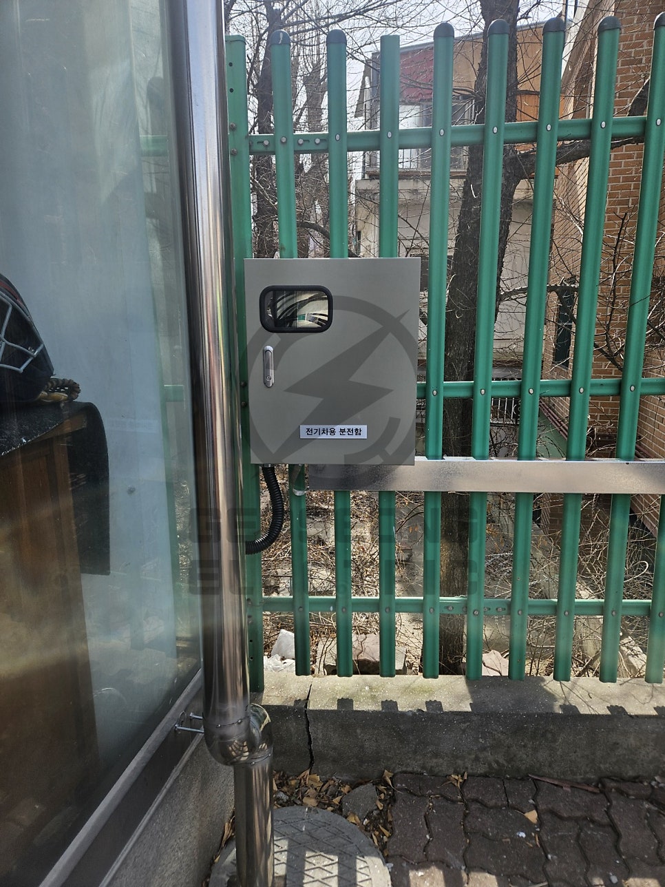 학교 7kW 양팔형 전기차 충전기 설치 공사 시공 사진 16
