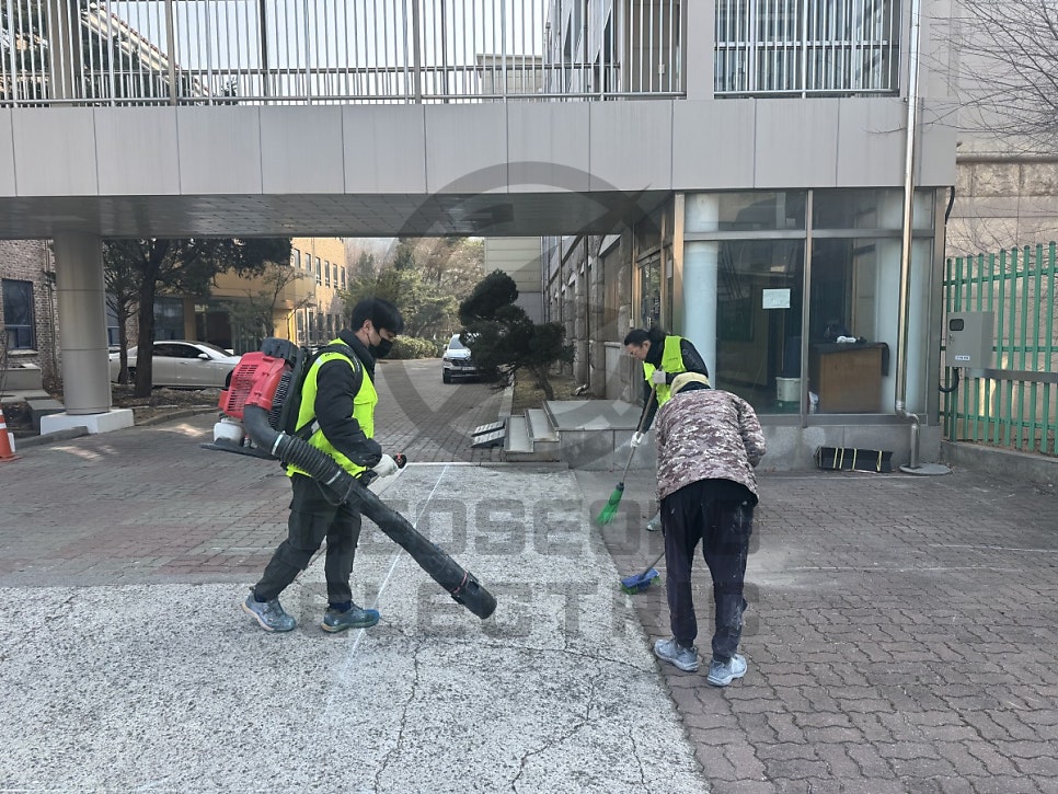학교 7kW 양팔형 전기차 충전기 설치 공사 시공 사진 21