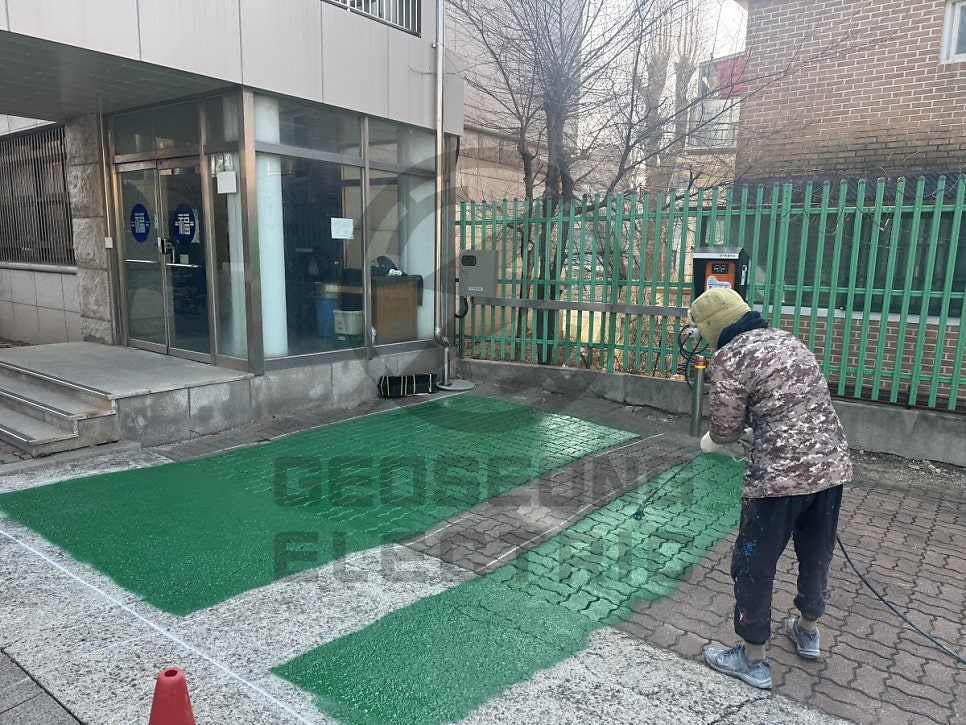 학교 7kW 양팔형 전기차 충전기 설치 공사 시공 사진 22