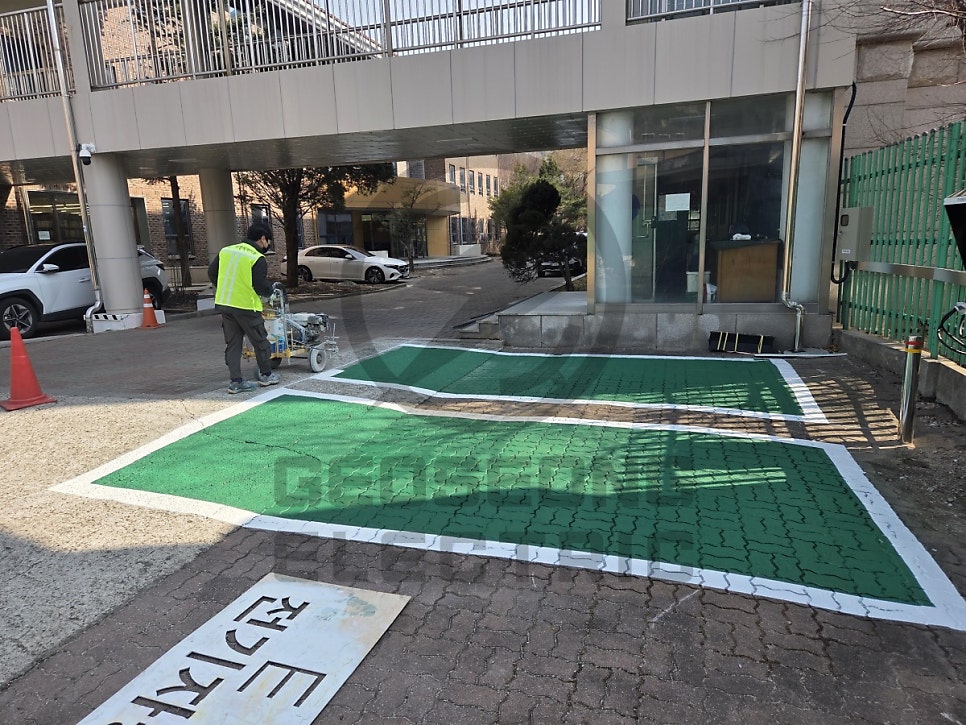 학교 7kW 양팔형 전기차 충전기 설치 공사 시공 사진 23