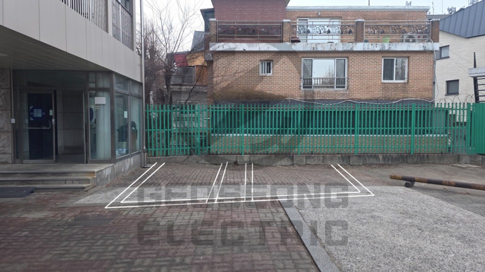 학교 7kW 양팔형 전기차 충전기 설치 공사 시공 사진 4