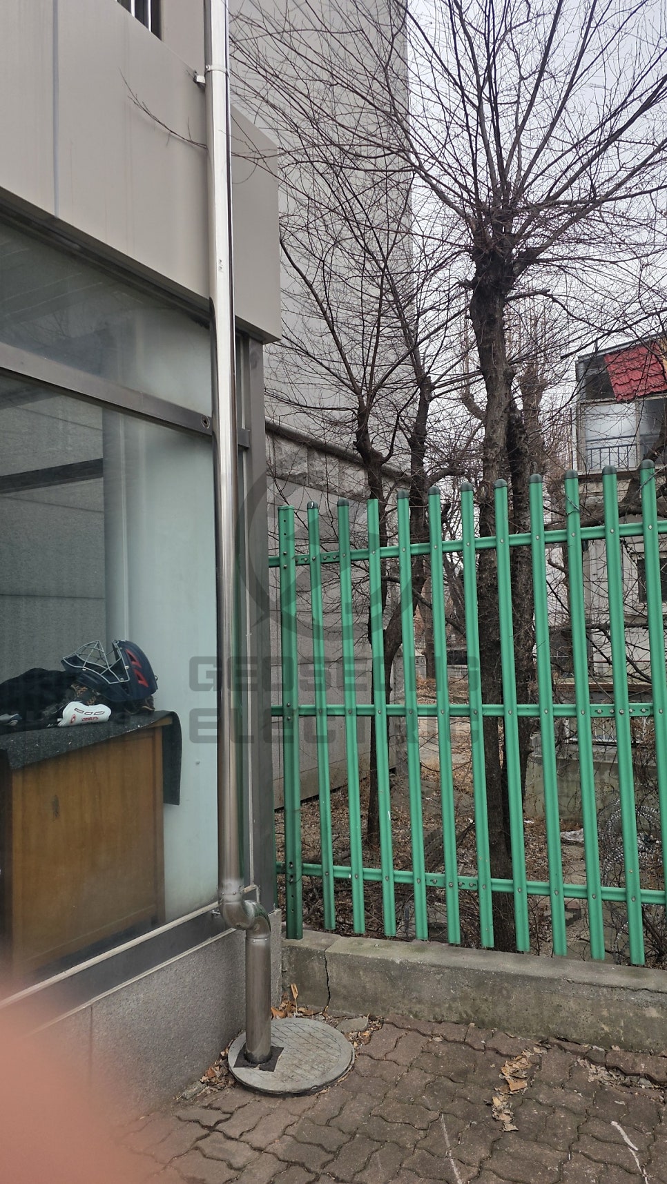 학교 7kW 양팔형 전기차 충전기 설치 공사 시공 사진 5