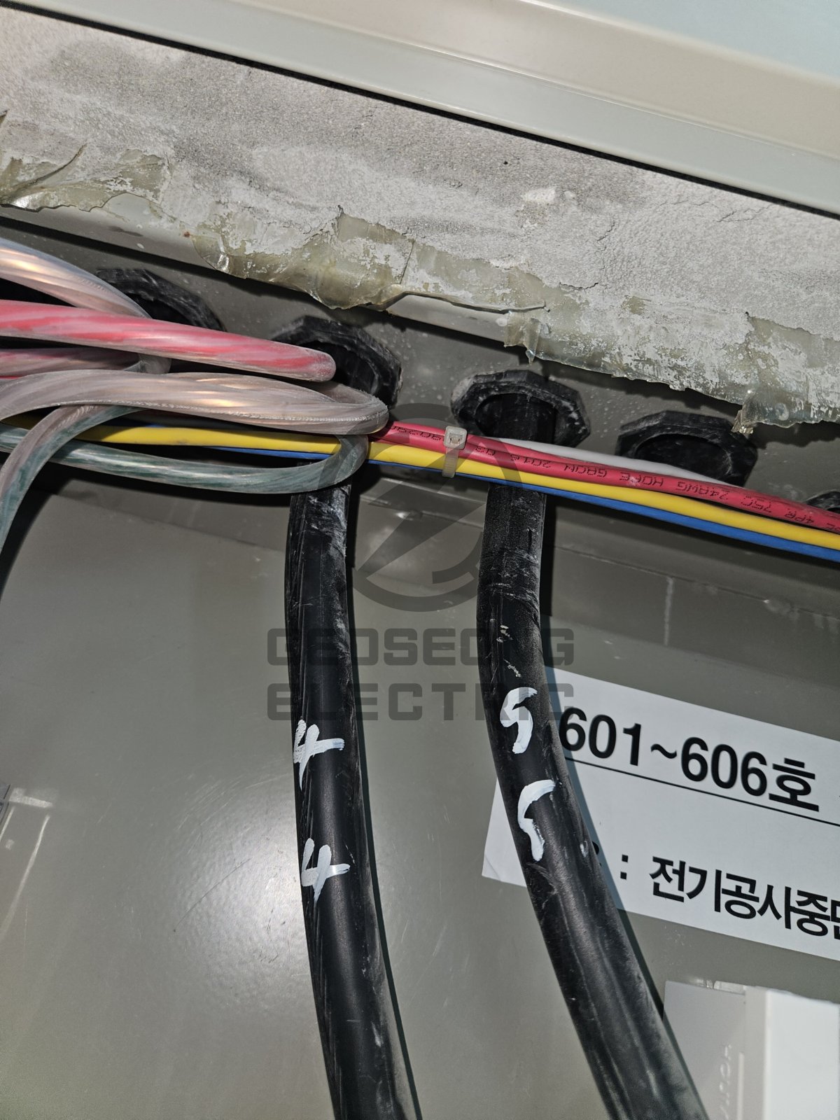 노후 건물 전선 피복 열화 점검 기준과 교체 시기 시공 사진 3
