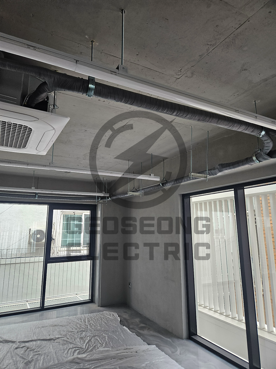 사무실 케이블 트레이 전기 인테리어 시공 사진 11