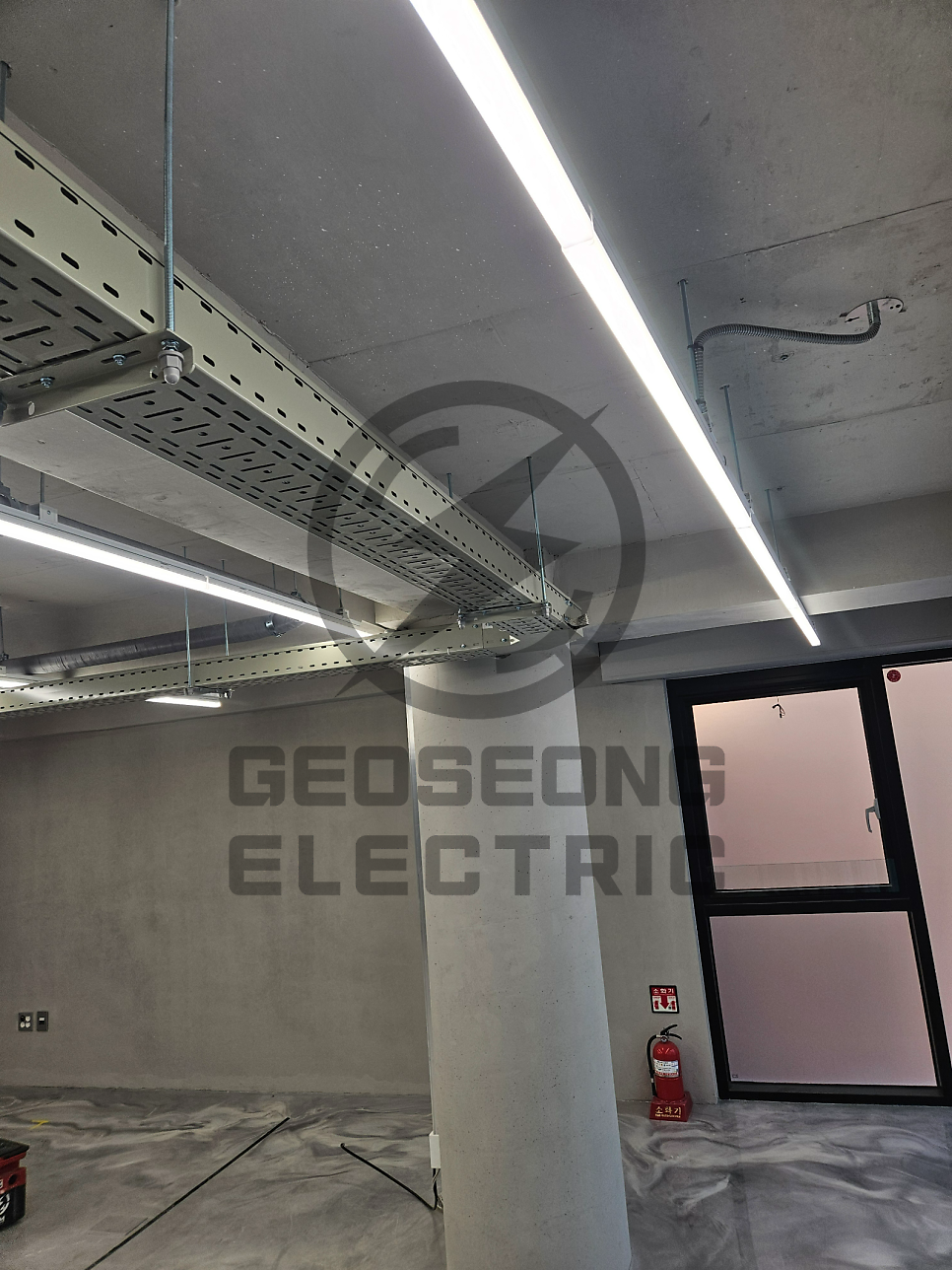사무실 케이블 트레이 전기 인테리어 시공 사진 14