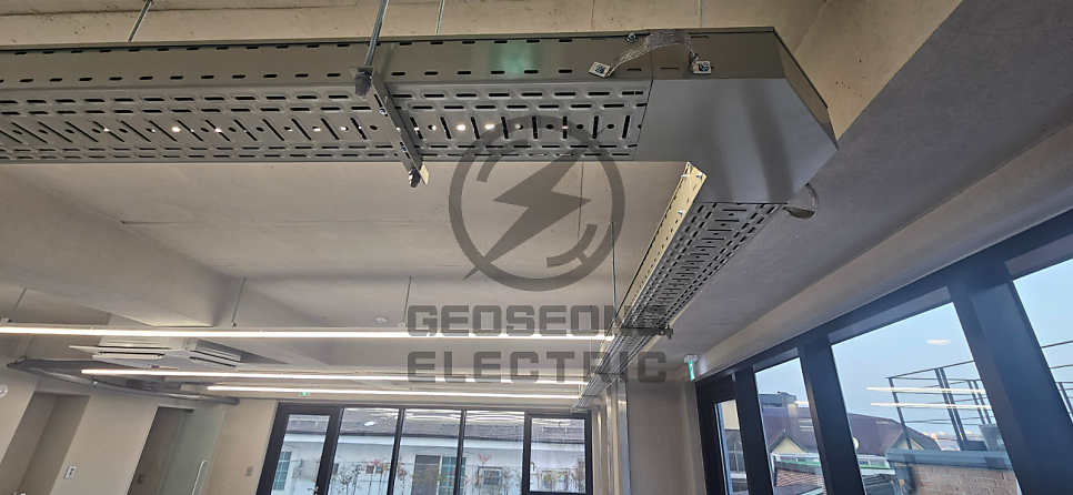 사무실 케이블 트레이 전기 인테리어 시공 사진 16