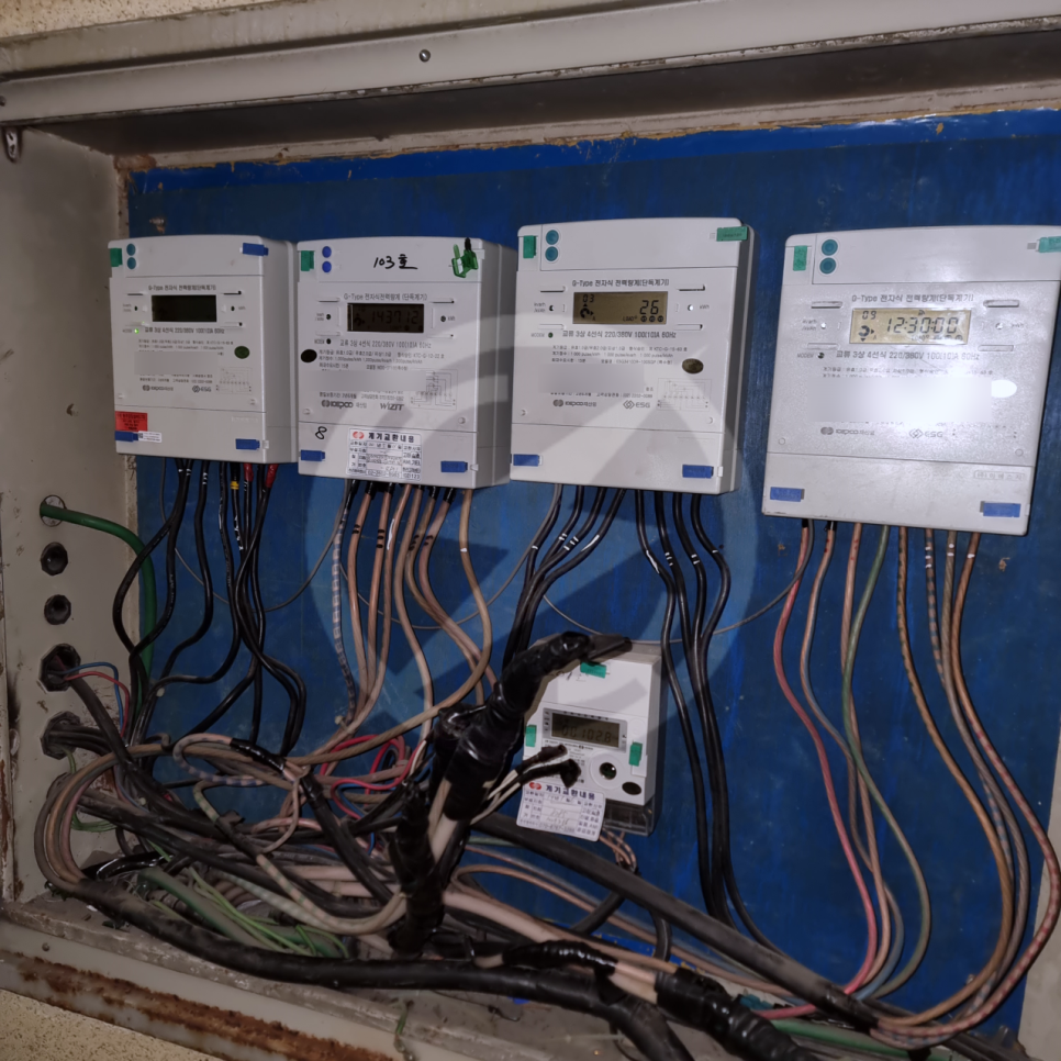 건물 전기 인입선 긴급 교체 공사 시공 사진 8