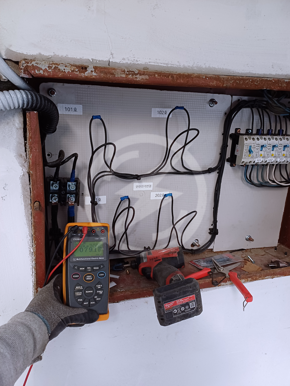 건물 전기 인입선 교체 공사 시공 사진 13