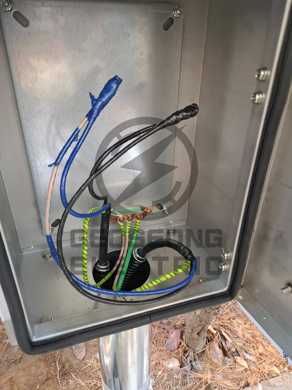 고등학교 완속 전기차 충전기 설치 공사 시공 사진 14