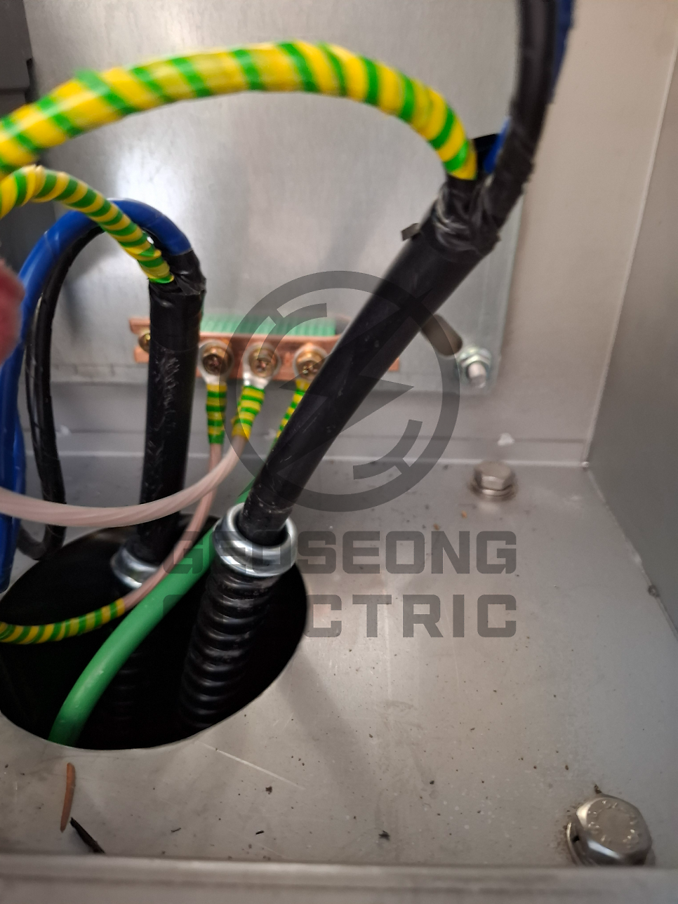 고등학교 완속 전기차 충전기 설치 공사 시공 사진 18