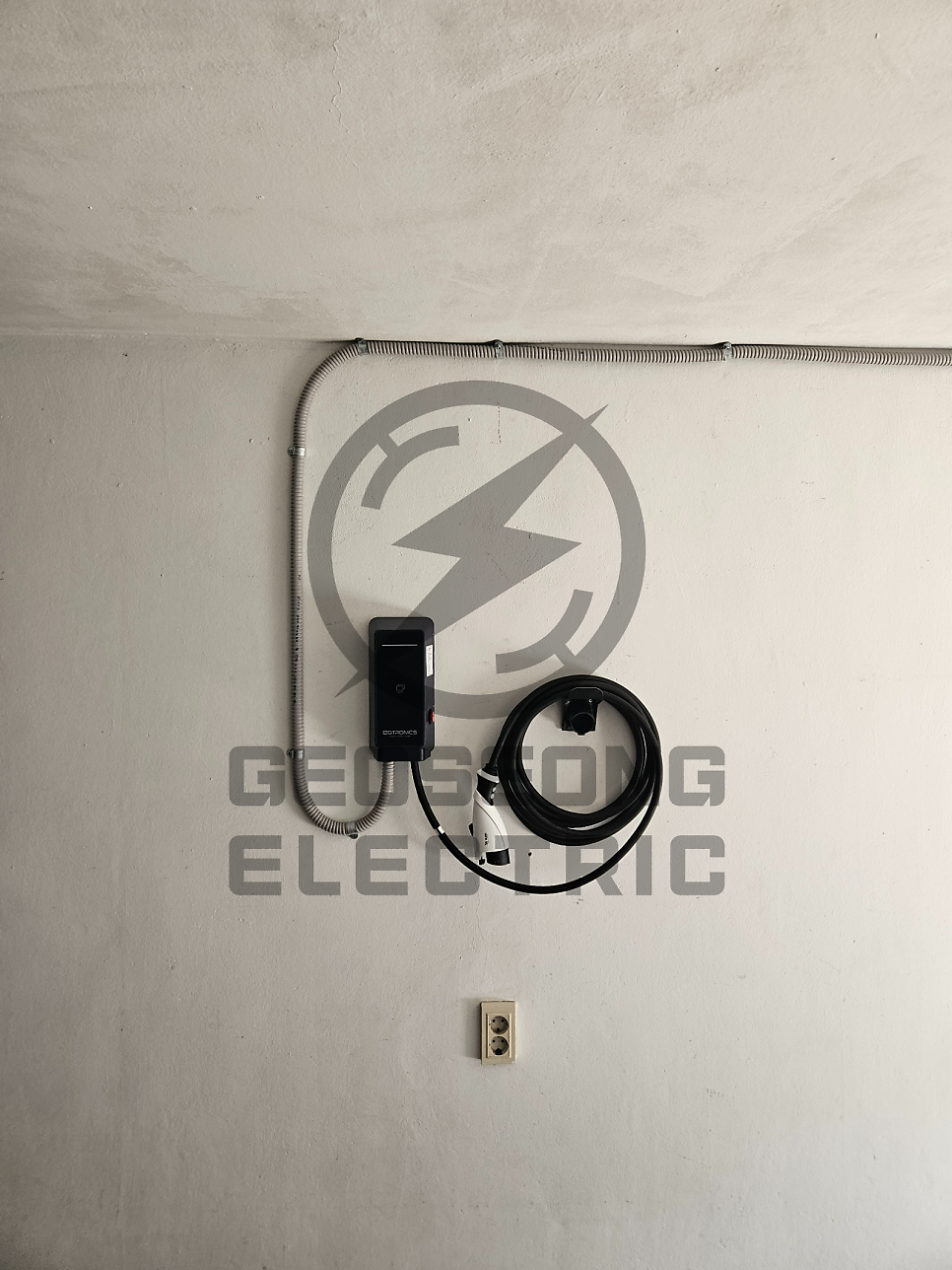 고등학교 완속 전기차 충전기 설치 공사 시공 사진 6