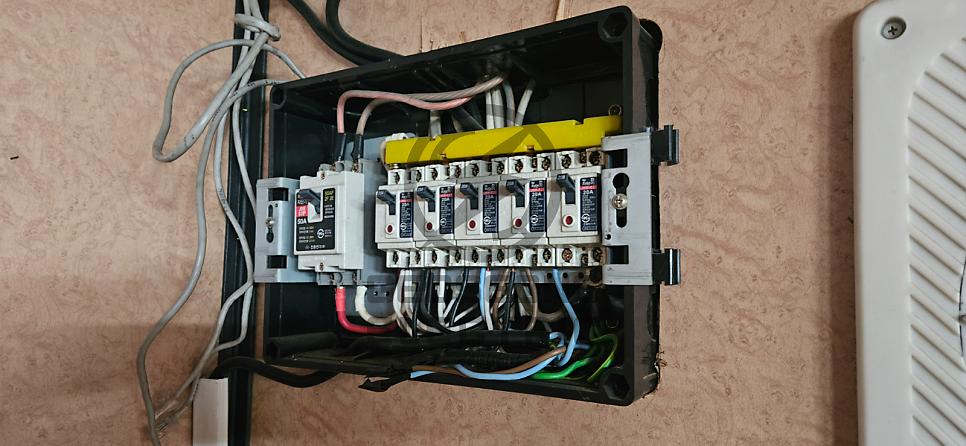 고등학교 완속 전기차 충전기 설치 공사 시공 사진 7